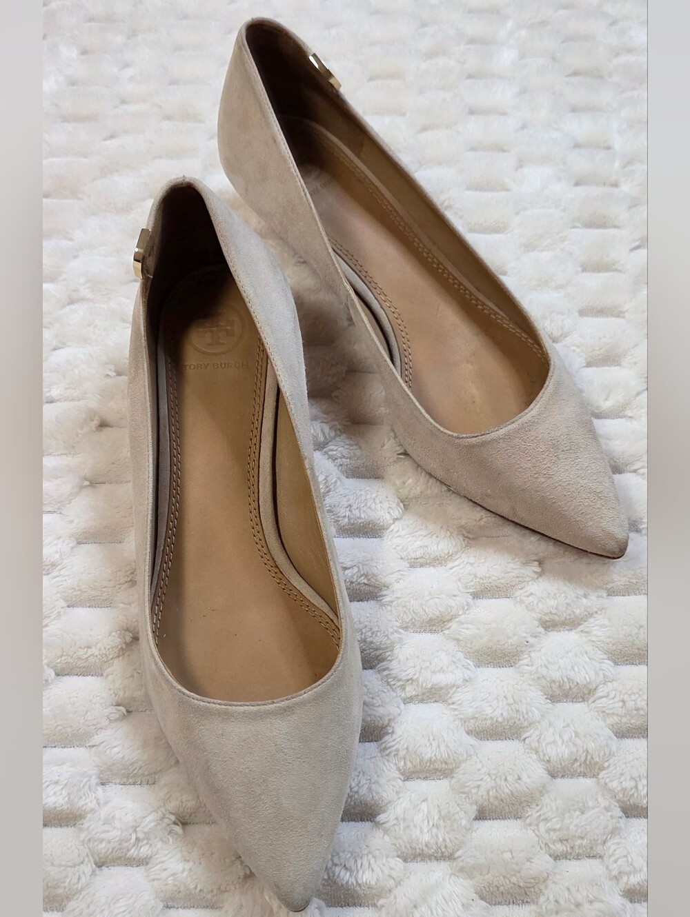 TORY BURCH Nude Elizabeth Suede Leather Pointed Toe Kitten Heel Pumps - Picture 2 of 13